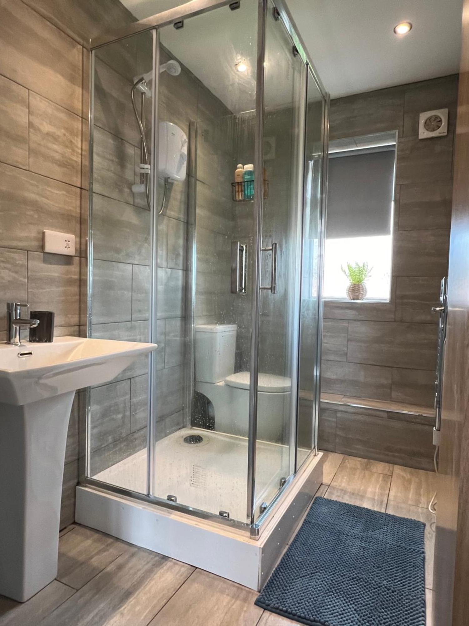 Cosy Modern Apartment Warrington Bagian luar foto